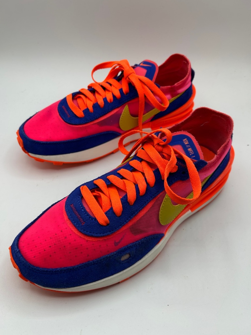 Nike Waffle One Hyper Pink University Gold women 7.5